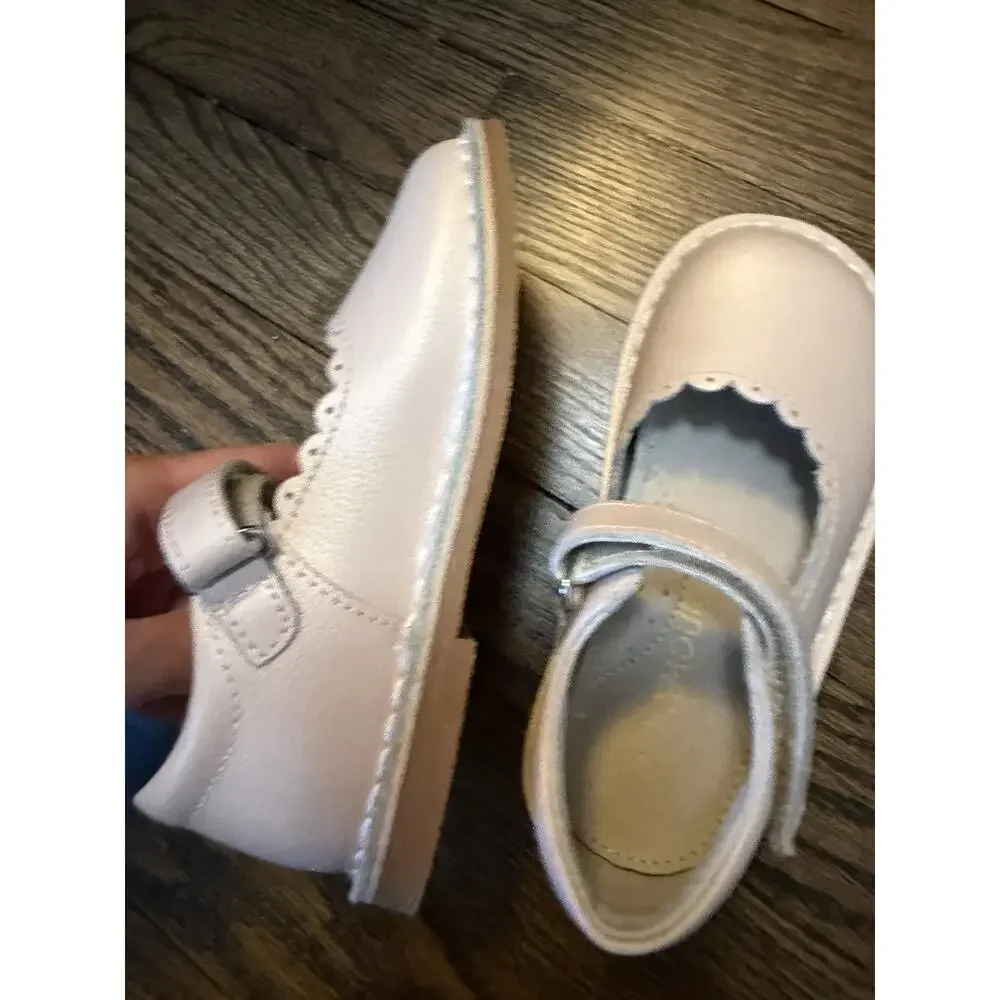 LAMOUR Caitlin Scalloped Mary Jane Pebble Almond Sz 9